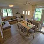 Cozy Near Area In Apartment *