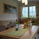 Cozy Near Area In Apartment *